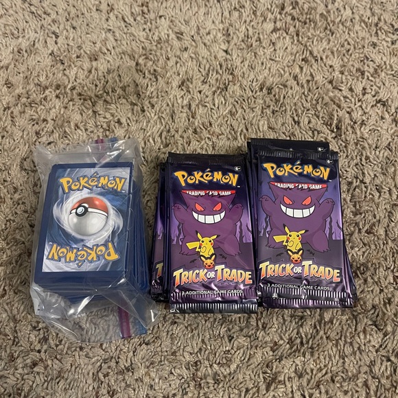 Trick or trade Booster packs and Pokémon’s cards - Picture 1 of 2